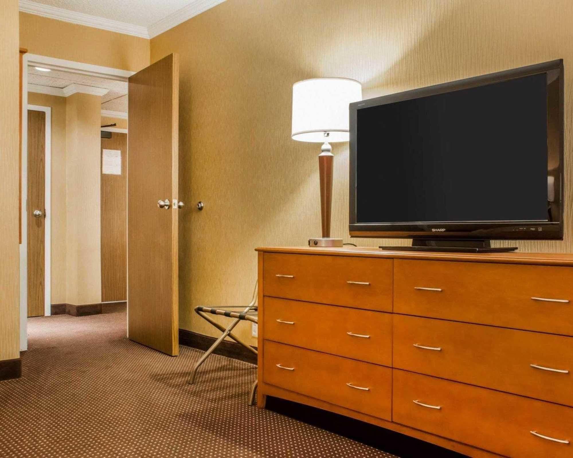 Clarion Hotel & Suites Riverfront Oswego Ngoại thất bức ảnh