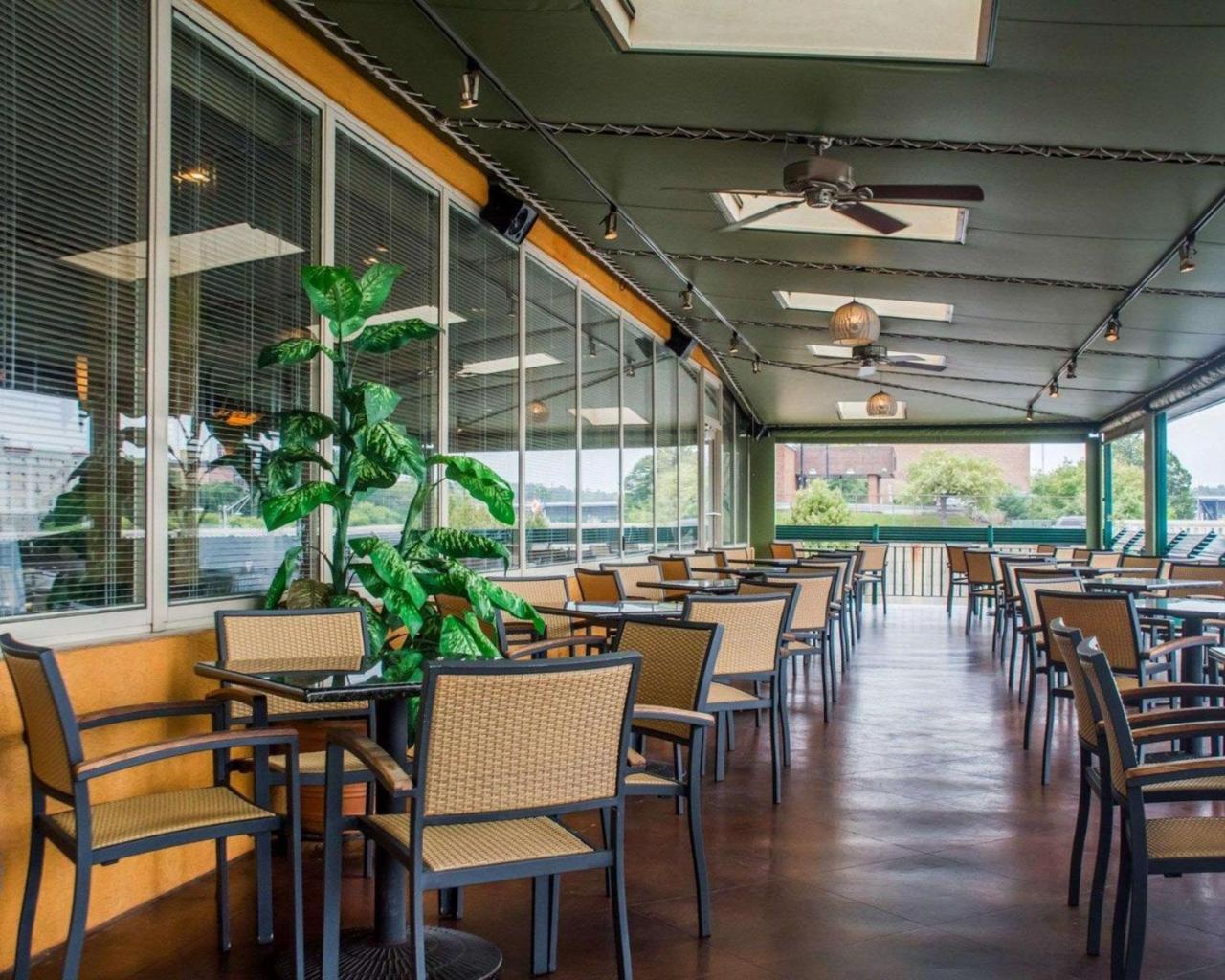 Clarion Hotel & Suites Riverfront Oswego Ngoại thất bức ảnh