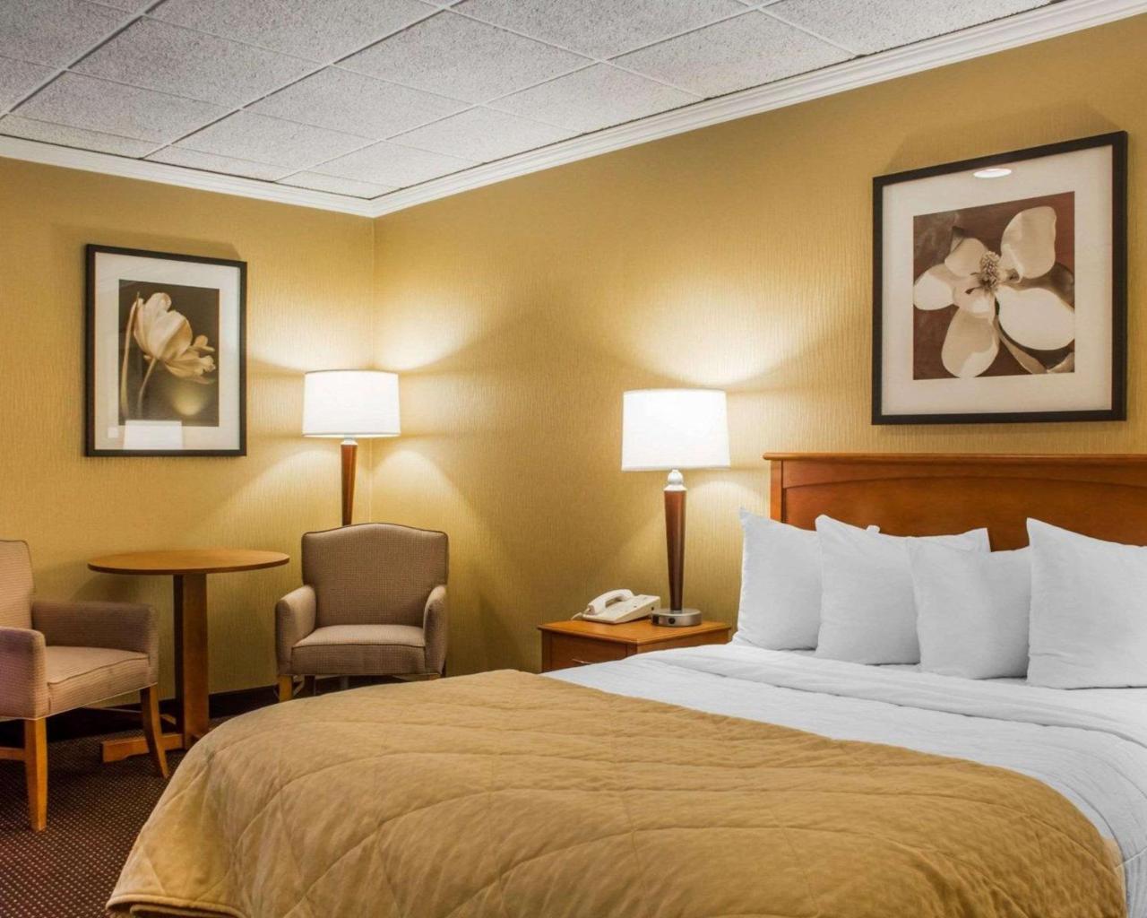 Clarion Hotel & Suites Riverfront Oswego Ngoại thất bức ảnh